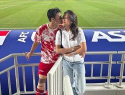 5 Momen Mesra Pratama Arhan dan Azizah Salsha di Piala Asia U-23, dari Rangkul hingga Cium
