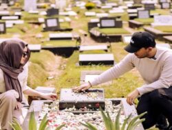 Siap Nikahi Aaliyah, Thariq Halilintar Ziarah ke Makam Adjie Massaid