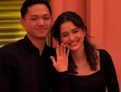 4 Momen Sarah Menzel Pamer Cincin Tunangan dari Azriel Hermansyah