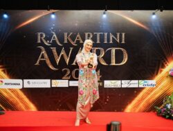 Angkie Yudistia Raih Penghargaan Turned Disability into Strength di RA Kartini Award 2024