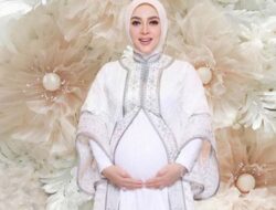 Bayi Syahrini Aktif Gerak Tiap Kali Diajak Salat Tahajud