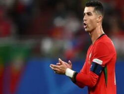 Ronaldo Bikin Rekor, Ceko Apes