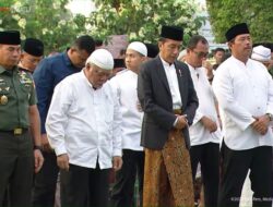 Makna Tersirat di Balik Sarung Batik Presiden Jokowi saat Salat Iduladha