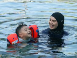 4 Anak Artis yang Mahir Berenang sejak Balita