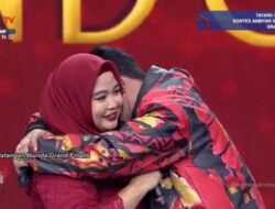 Momen Haru Orang Tua 3 Finalis Hadir di Panggung Kontes Ambyar Indonesia 2024